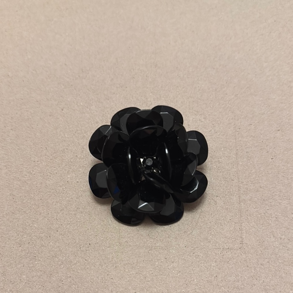 Elegant Black Flower Brooch